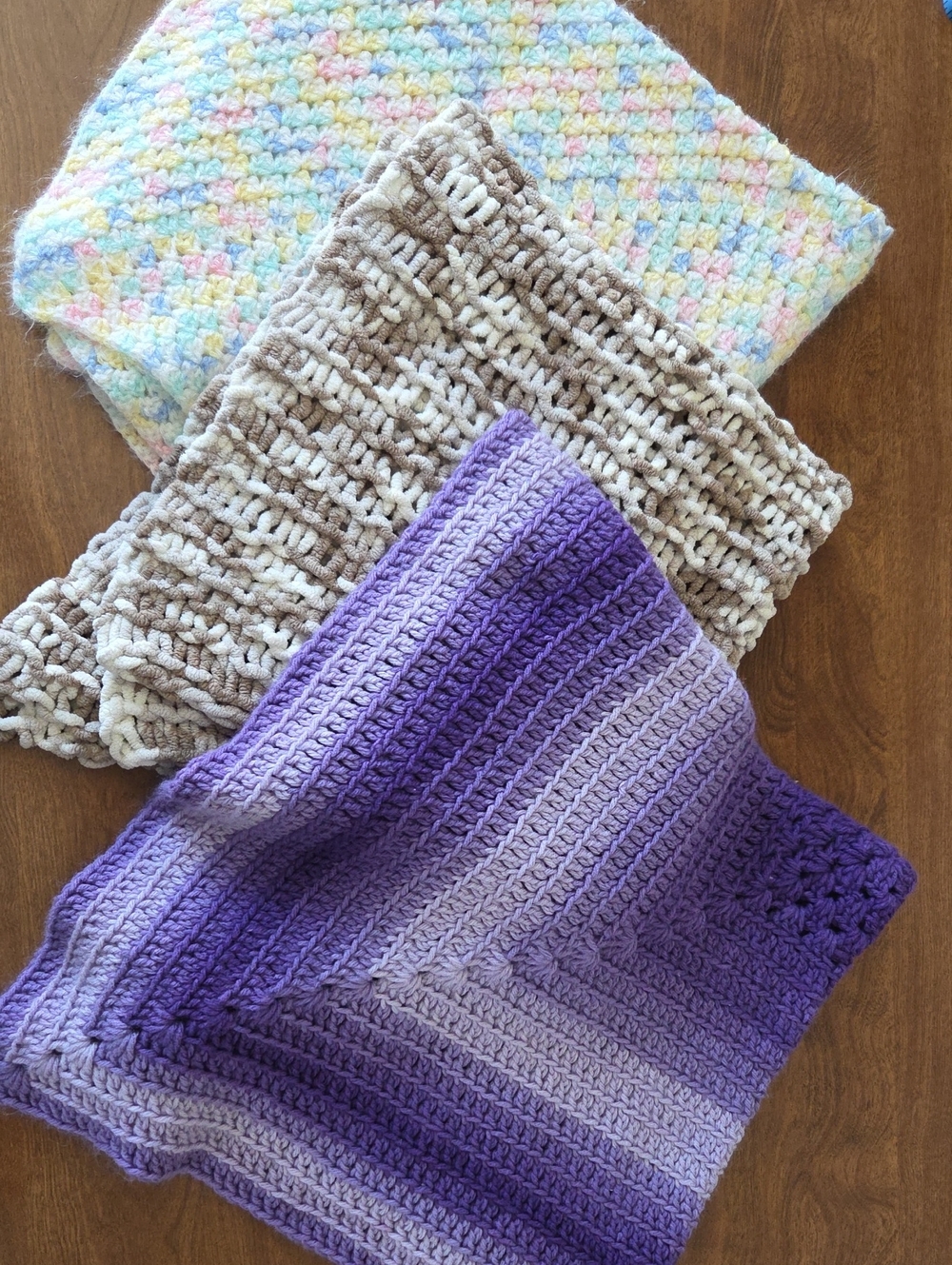 Bundle/4 Baby Blankets, 1 Swaddling Cloth